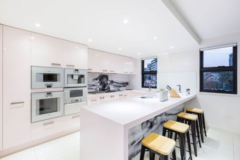 MADDISON, 3BDR Port Melbourne Apartment - Holiday Find 2
