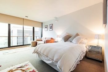 CELESTE, 1BDR East Melbourne Apartment - Holiday Find 0