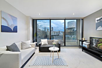 MIRANDA, 1BDR Docklands Apartment - Holiday Find 0