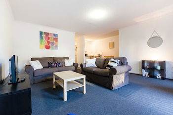 DAWN, 2BDR Carlton Apartment - Holiday Find 0