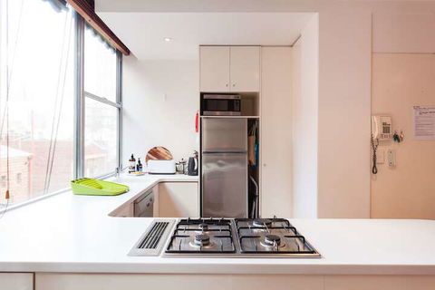 BENJAMIN, 2BDR Melbourne Apartment - Holiday Find 2