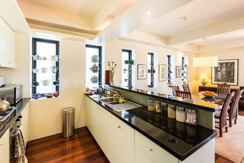 BELLE, 2BDR Melbourne Apartment - Holiday Find 5