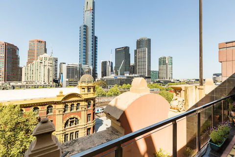 BELLE, 2BDR Melbourne Apartment - Holiday Find 1