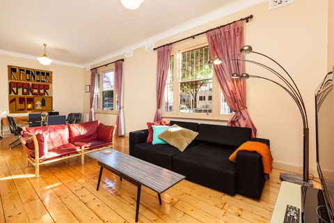 MADELINE, 1BDR Fitzroy Apartment - Holiday Find 7