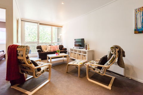 NAOMI, 2BDR South Melbourne Apartment - Holiday Find 5