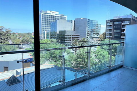 ReadySet Apartments On Emerald - Holiday Find 3