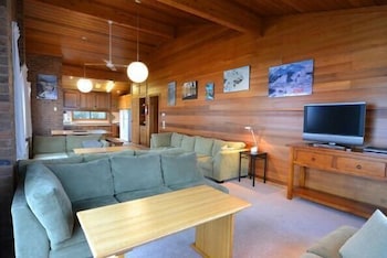 Lawlers 40 - Holiday Find 0