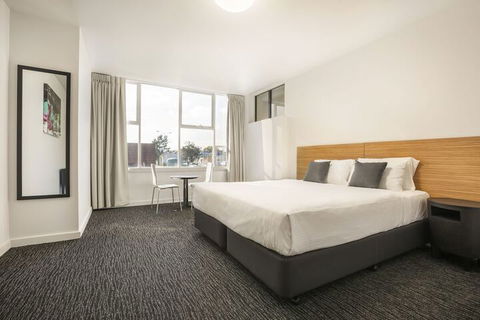 Nightcap At Waltzing Matilda Hotel - Holiday Find 2