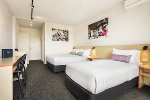 Nightcap At Waltzing Matilda Hotel - Holiday Find 0