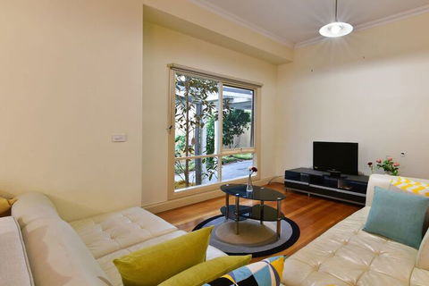 Balwyn Houses - Holiday Find 7