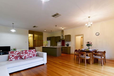 Balwyn Houses - Holiday Find 4