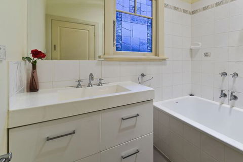 Balwyn Houses - Holiday Find 6