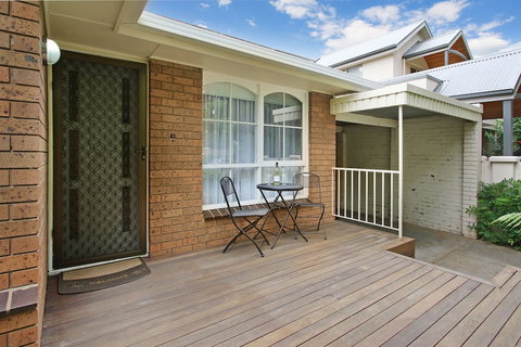 Woody's In Central Bright - Holiday Find 0