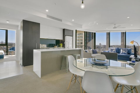 Executive City Getaway - Holiday Find 2