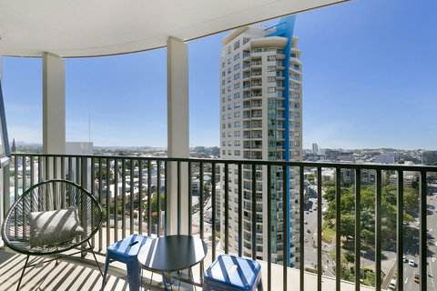 Executive City Getaway - Holiday Find 5