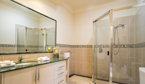 LUXE At Sanctuary Cove - Holiday Find 2