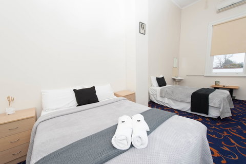 Riverina Hotel - Holiday Find 1