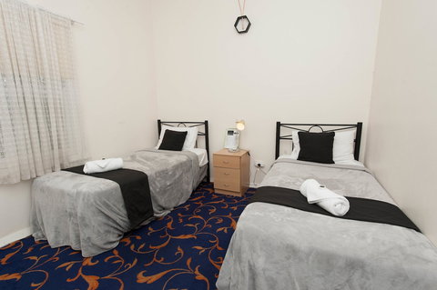 Riverina Hotel - Holiday Find 3