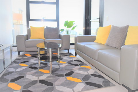 Executive Stay On Little Collins - Holiday Find 5