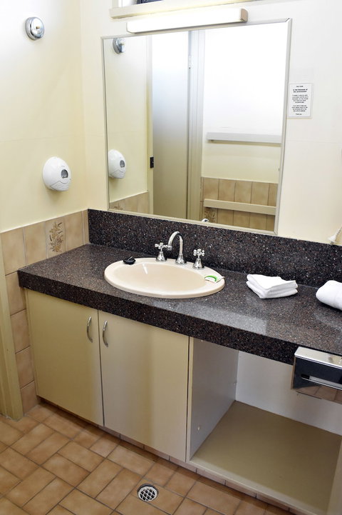 River Motel - Holiday Find 5