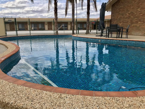 River Motel - Holiday Find 3