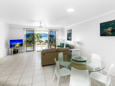 Lagoon 005 On Hamilton Island - Holiday Find 0