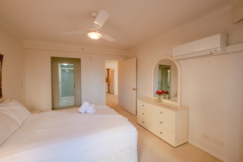 Resort-Style Apartment Opposite Beach - Holiday Find 6