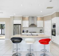 Central Gold Coast Large Modern Elevated Home - Holiday Find