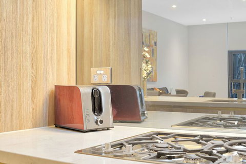 New Luxury Manhattan Style In Heart Of CBD - Holiday Find 3