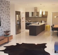 Big House in Melville - Holiday Find