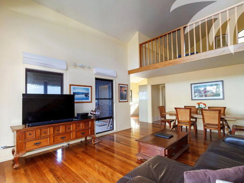 Elandra - Holiday Find 5