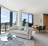 Modern Ultra Clean in the Heart of Convenience - Holiday Find
