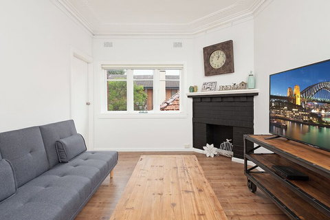 Newly Renovated Apt Close To CBD Unit 2 - Holiday Find 1