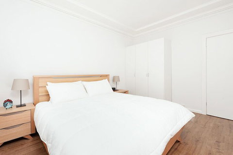 Newly Renovated Apt Close To CBD Unit 2 - Holiday Find 4