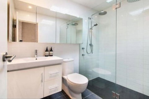 Darling Harbour Modern 2 Bedroom Terrace - Holiday Find 2