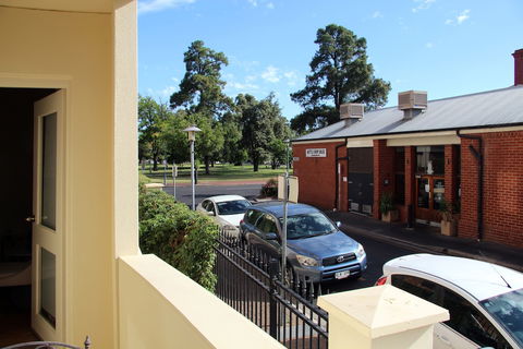 Adelaide Central Apartment - 3BR, 2Bath & Carpark - Holiday Find 6
