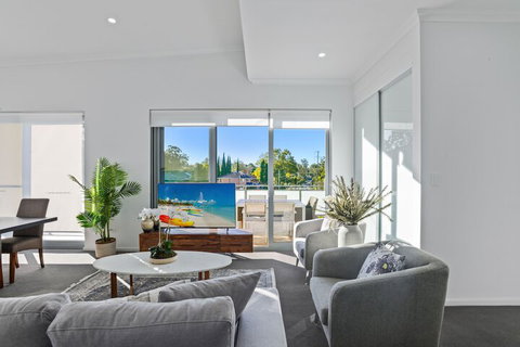 HomeHotel New & Spacious 3 Bedroom Penthouse - Holiday Find 1