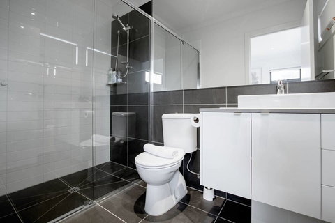 92 Brand New Doncaster Local House - Holiday Find 3