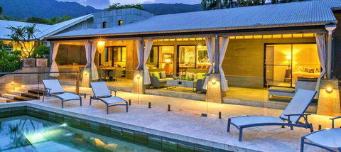 Oceans Edge Beach House At Oak Beach - Holiday Find 2