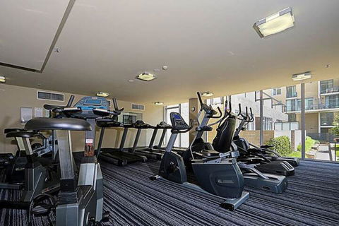 Spacious 1-Bedroom Apartment With Parking - Holiday Find 6