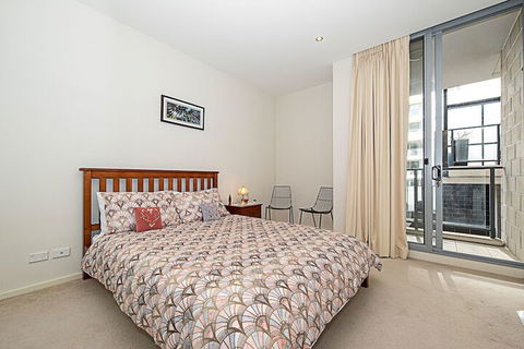 Spacious 1-Bedroom Apartment With Parking - Holiday Find 4