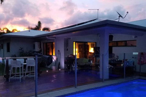 Beach Bliss Queen Bed BBQ Pool Netflix - Holiday Find 1