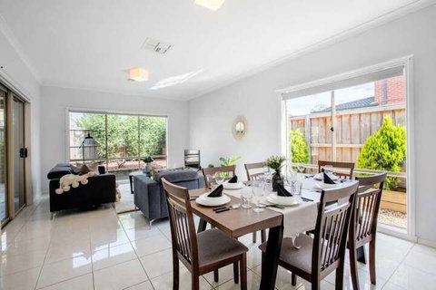 72 Officer - Holiday Find 1