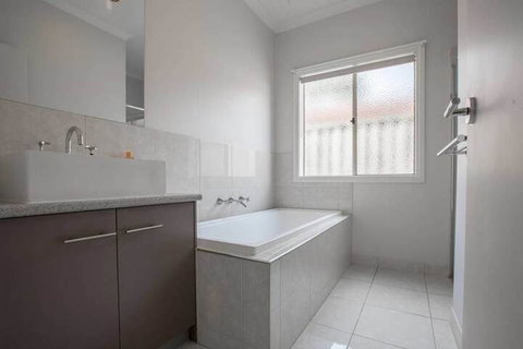 72 Officer - Holiday Find 5