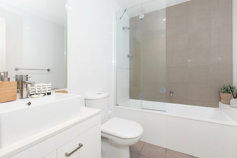 Redfern One Bedroom Apartment With Views - Holiday Find 1