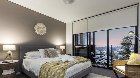 Redfern One Bedroom Apartment With Views - Holiday Find 2