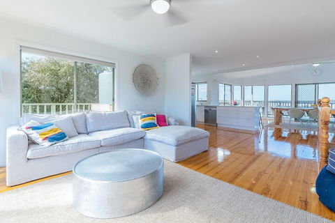 Beach Views On Beilby Free Wifi & Foxtel PET Friendly - Holiday Find 1