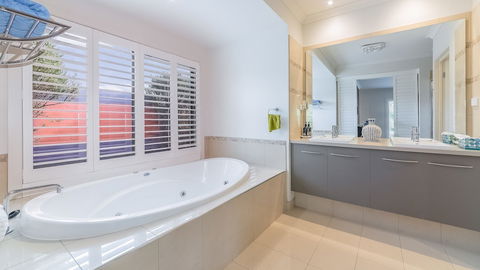 Oceans 11 Surfside Wifi & Foxtel PET Friendly - Holiday Find 3
