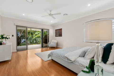Luxury Living On The Beachfront - Holiday Find 6