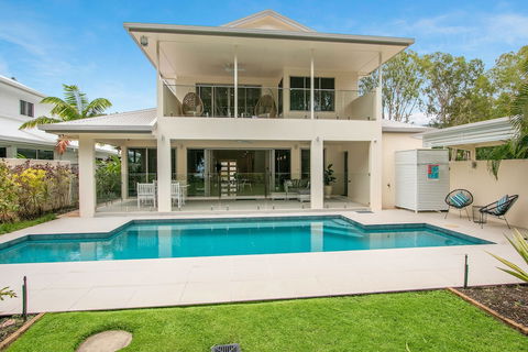 Luxury Living On The Beachfront - Holiday Find 2